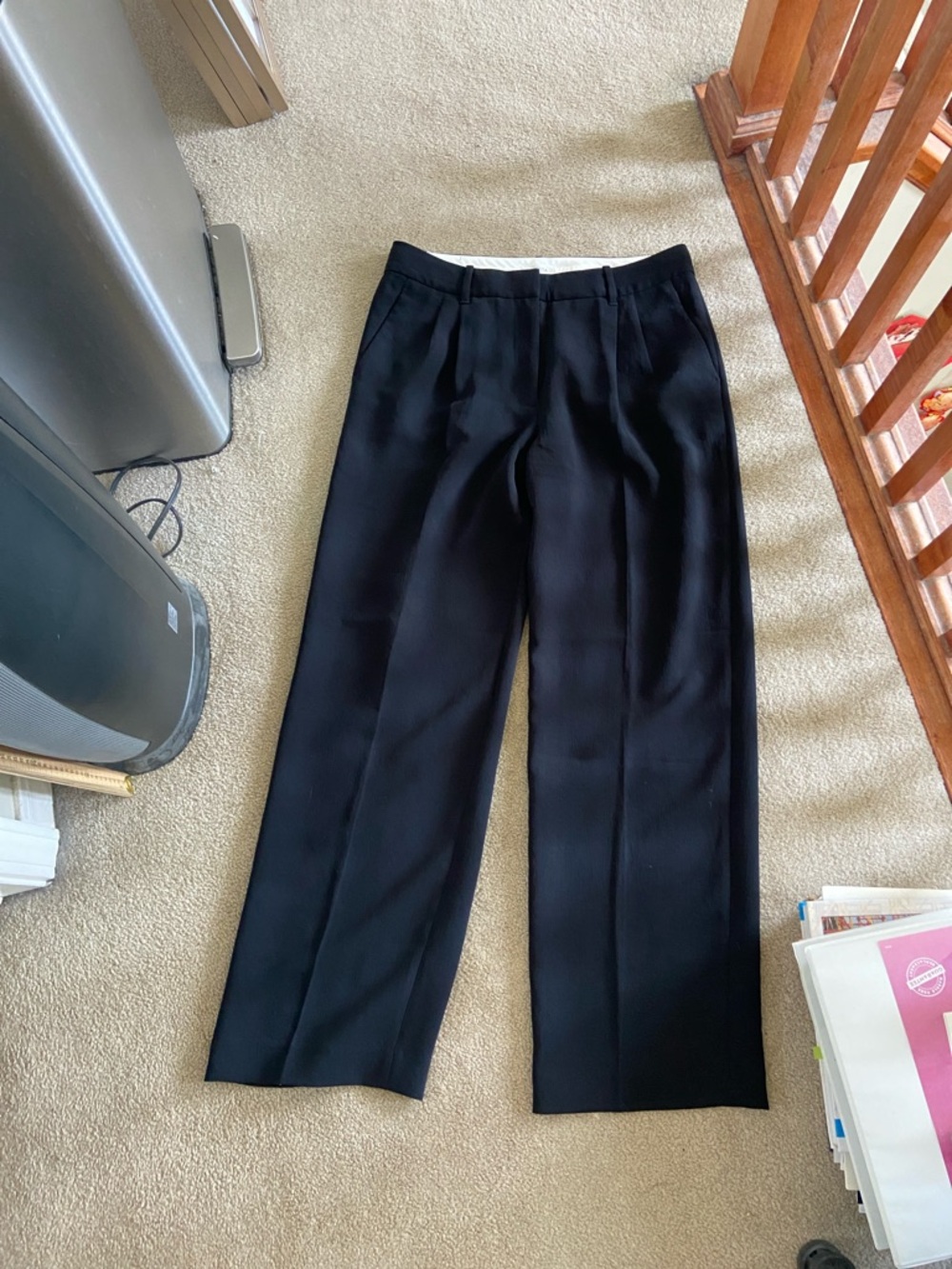 Aritzia Effortless Low Rise Pants in Black Crepette